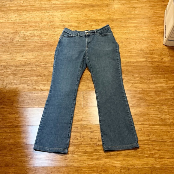 Levi's Class Bootcut Medium Dark Wash Blue Denim Jeans. Size 32" X 30" - Picture 10 of 15